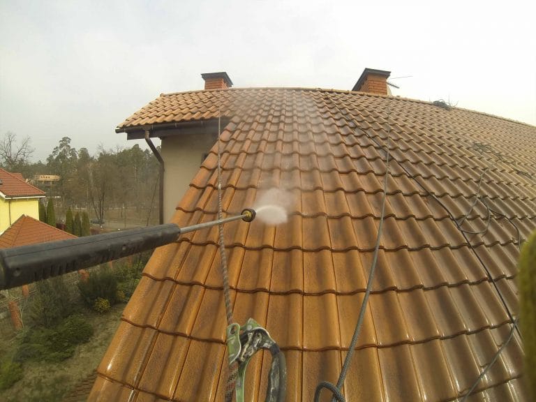 Czyszczenie dachów w Warszawie