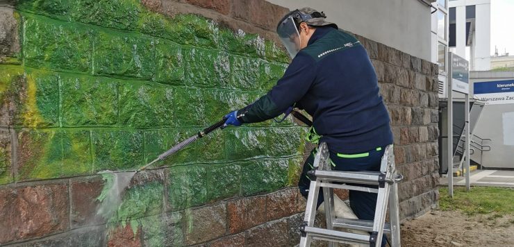 proces usuwania graffiti